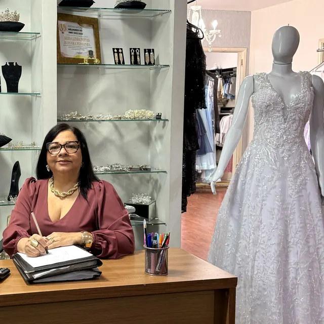 A estilista Jussara Pessanha no ateliê da Koisa Linda, em São Francisco